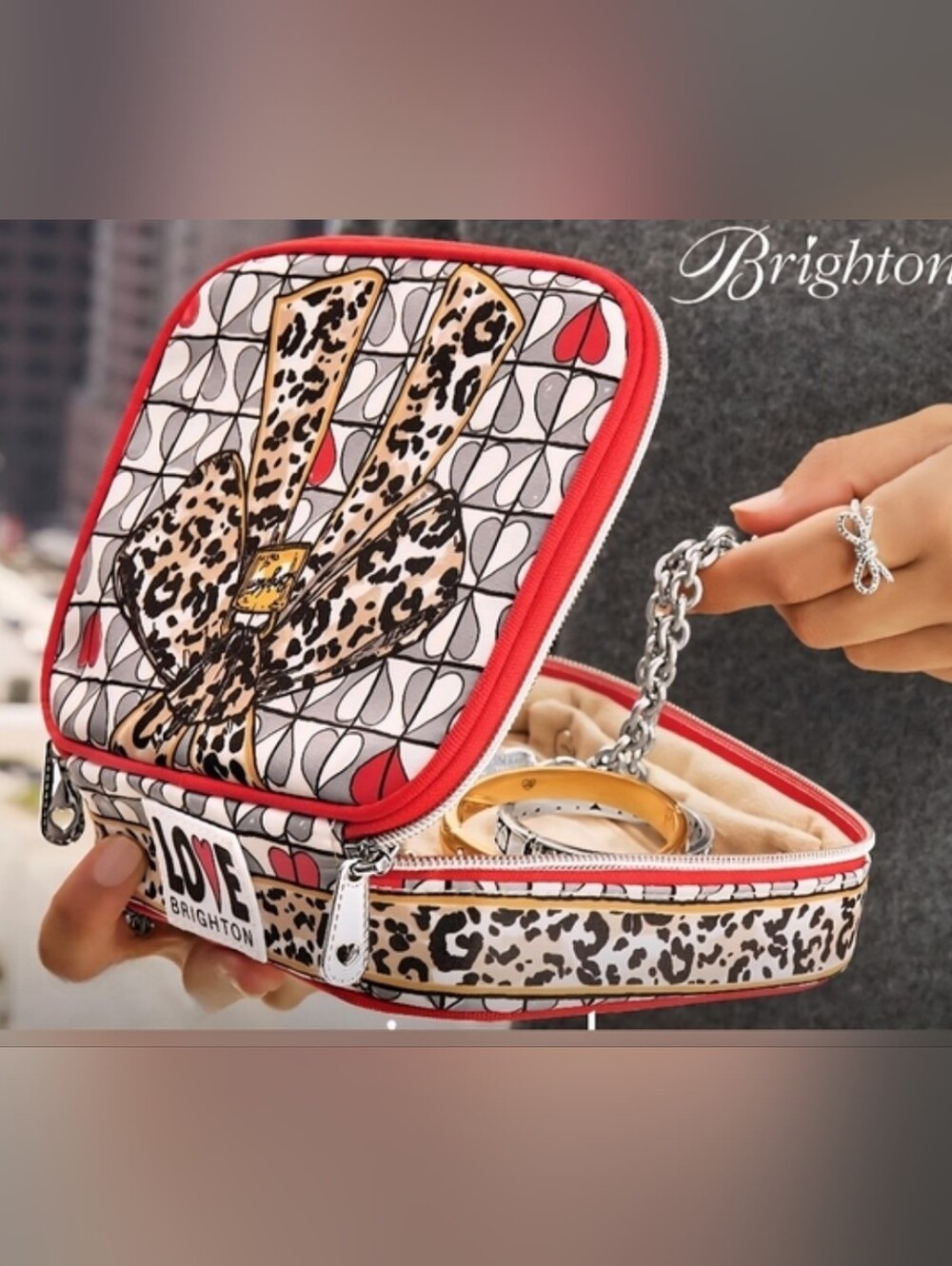 NWT Brighton
Brighton - Women's Wild Love Jewelry Case Kitten Heart Zip Around
